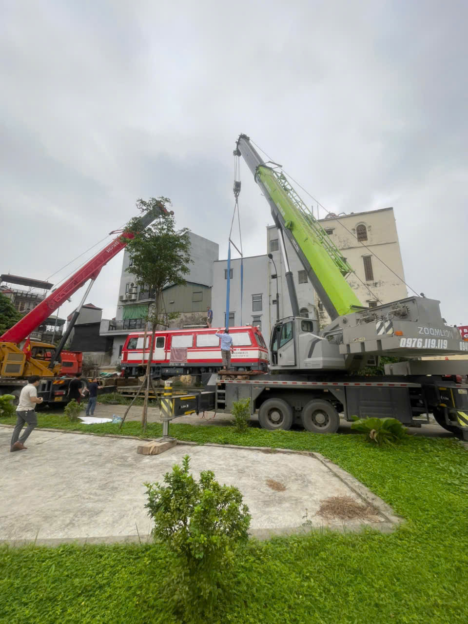Xe cẩu nâng hàng